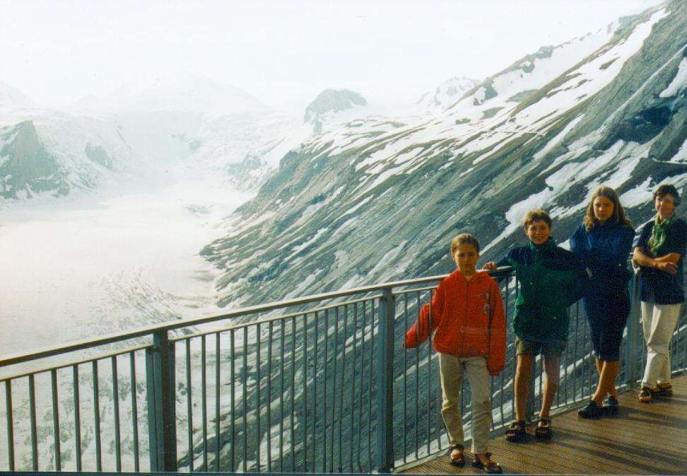 Franz-Josefs-Hhe an der Groglocknerstrasse: Blick auf den Pasterzen-Gletscher (18.05.2002 / WF)