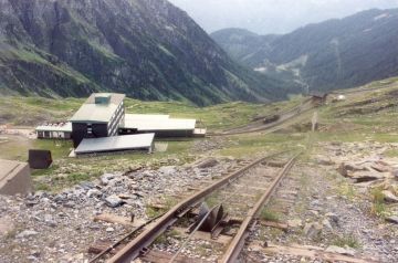 Reieckhotel mit Hhenbahn und Schrgaufzug (30.06.2002 / WF)